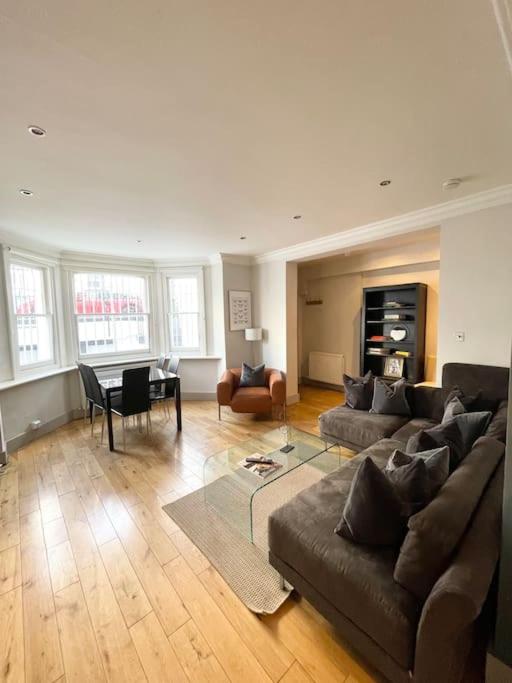 Central Large Stylish 2Beds 2Baths With Private Patio
