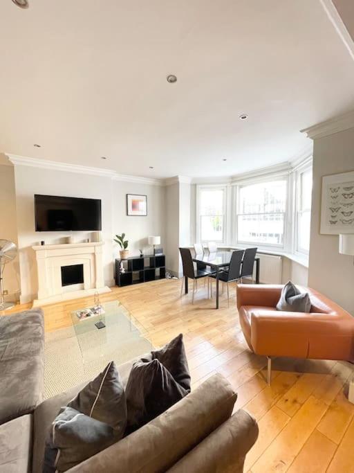 Central Large Stylish 2Beds 2Baths With Private Patio