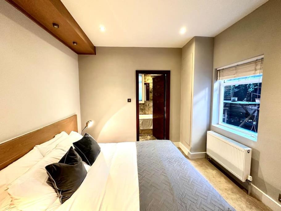 Central Large Stylish 2Beds 2Baths With Private Patio