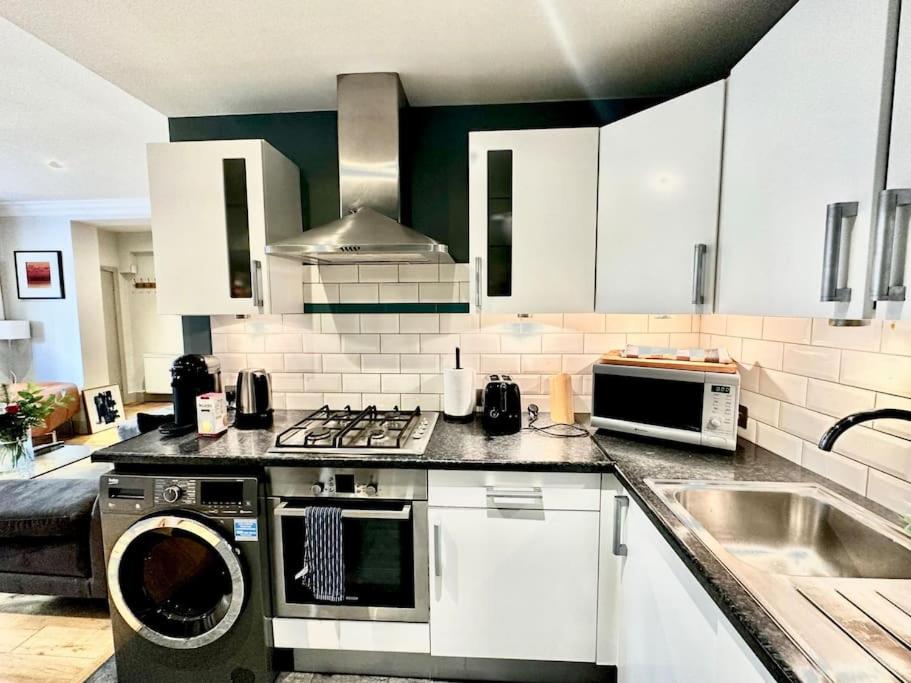 Central Large Stylish 2Beds 2Baths With Private Patio
