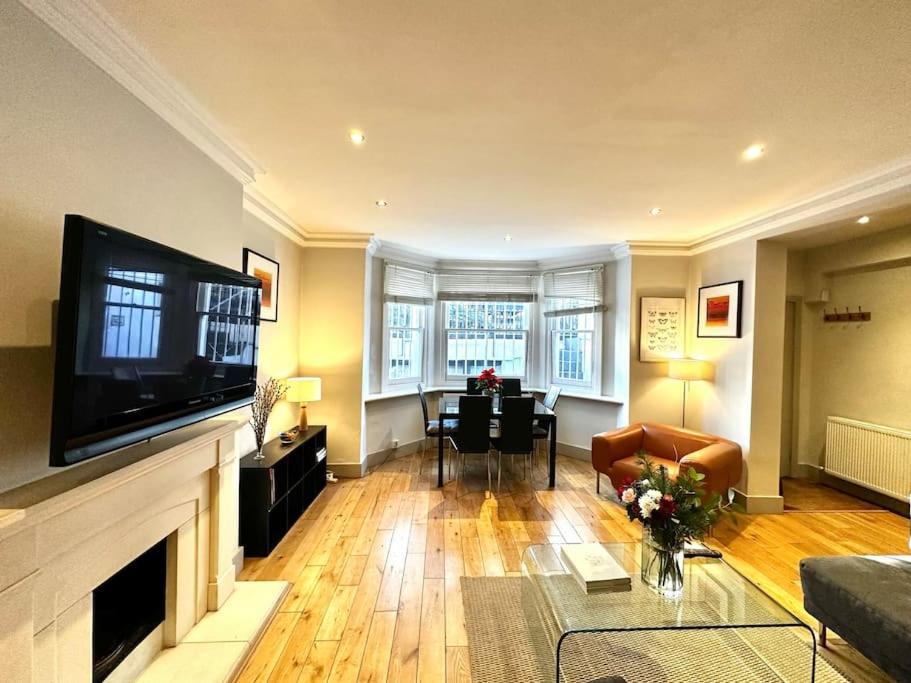 Central Large Stylish 2Beds 2Baths With Private Patio