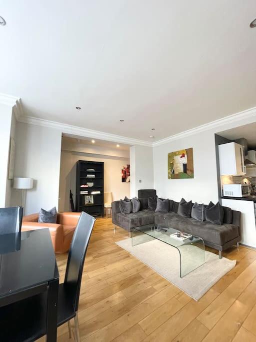Central Large Stylish 2Beds 2Baths With Private Patio
