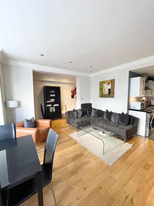 Central Large Stylish 2Beds 2Baths With Private Patio