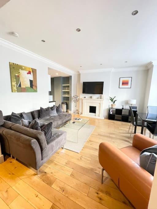 Central Large Stylish 2Beds 2Baths With Private Patio