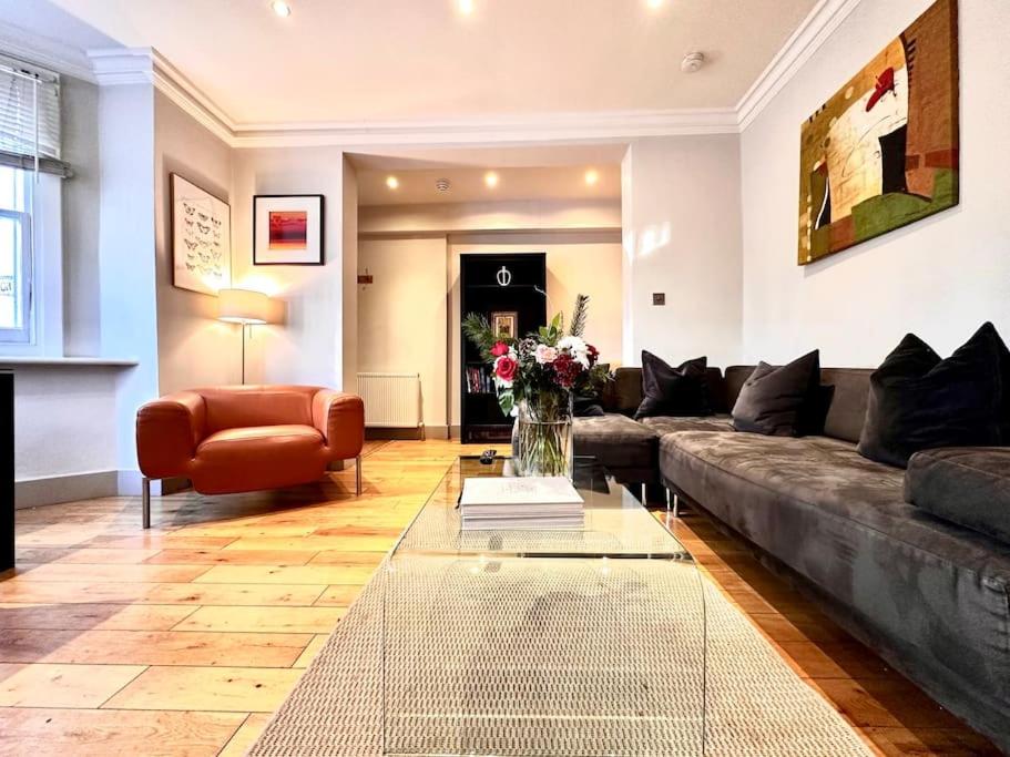 Central Large Stylish 2Beds 2Baths With Private Patio
