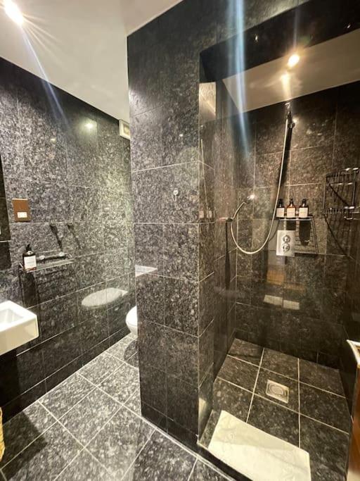 Central Large Stylish 2Beds 2Baths With Private Patio