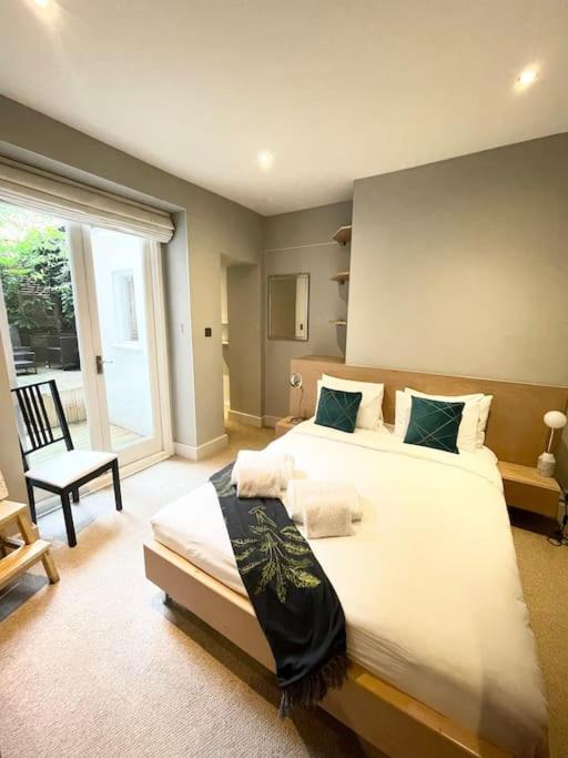 Central Large Stylish 2Beds 2Baths With Private Patio