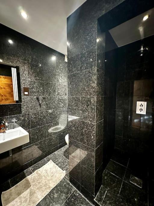 Central Large Stylish 2Beds 2Baths With Private Patio
