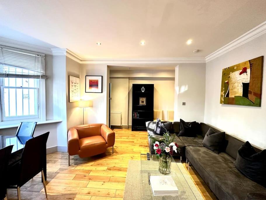 Central Large Stylish 2Beds 2Baths With Private Patio