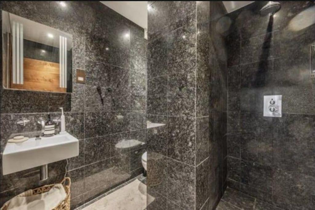 Central Large Stylish 2Beds 2Baths With Private Patio