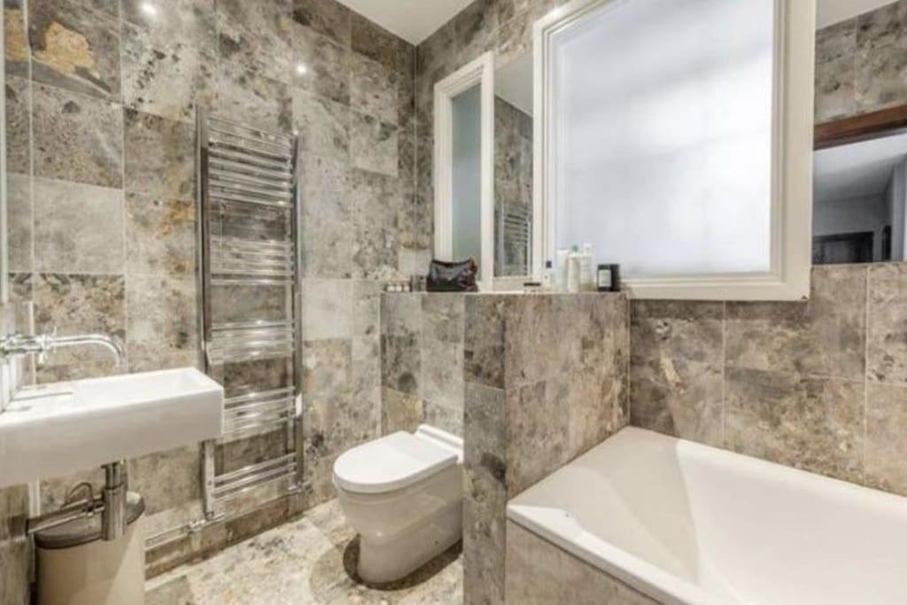 Central Large Stylish 2Beds 2Baths With Private Patio