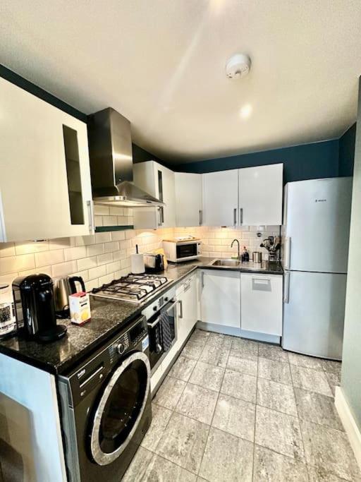 Central Large Stylish 2Beds 2Baths With Private Patio