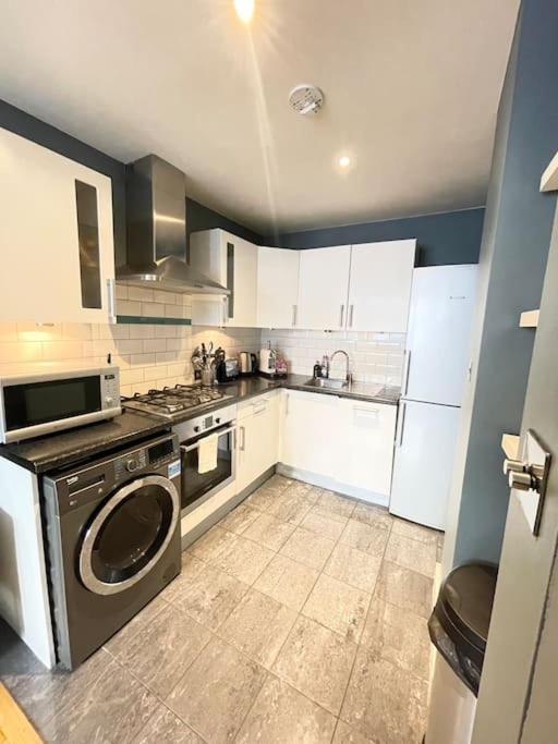 Central Large Stylish 2Beds 2Baths With Private Patio