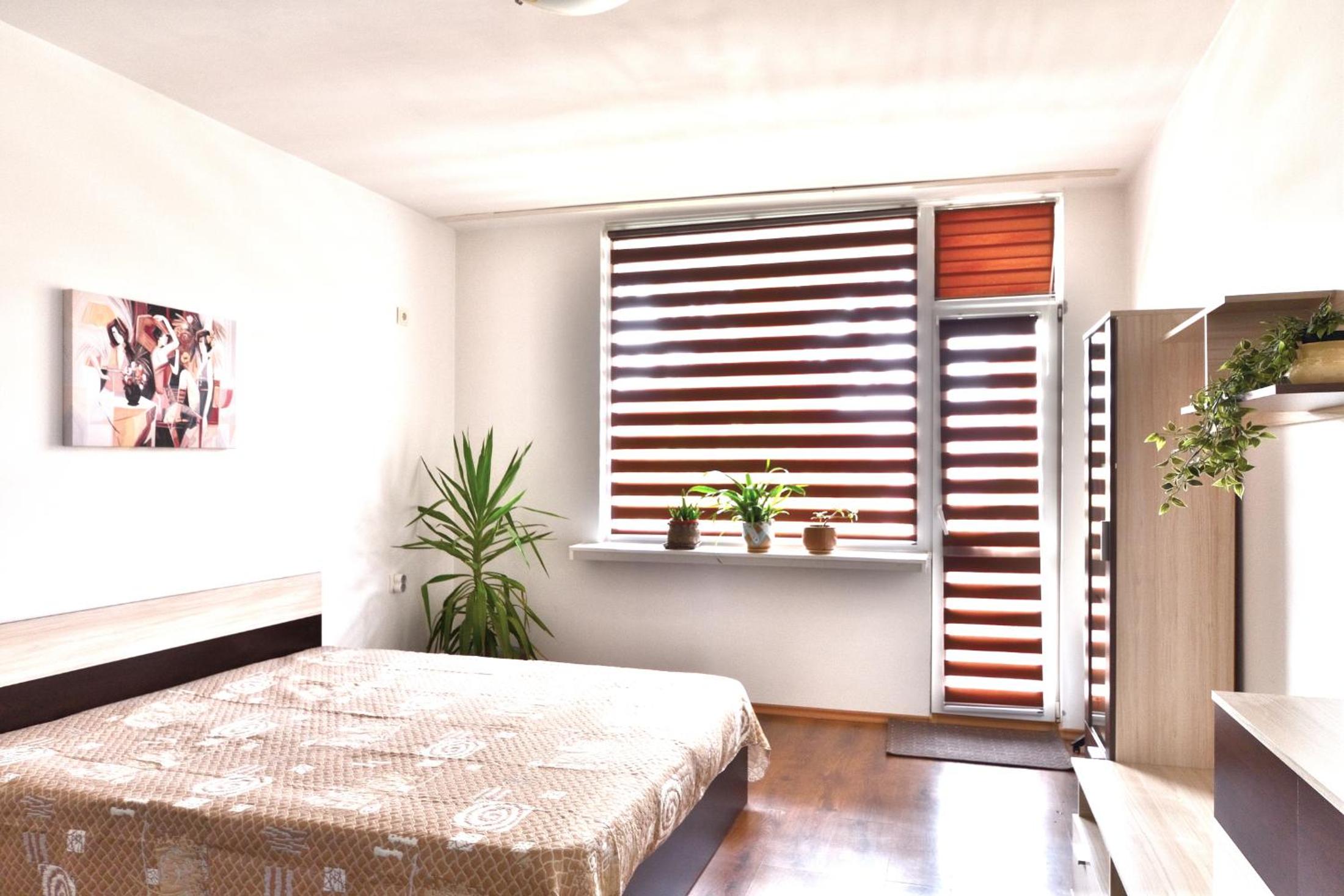 Downtown Apartment By the Lindens