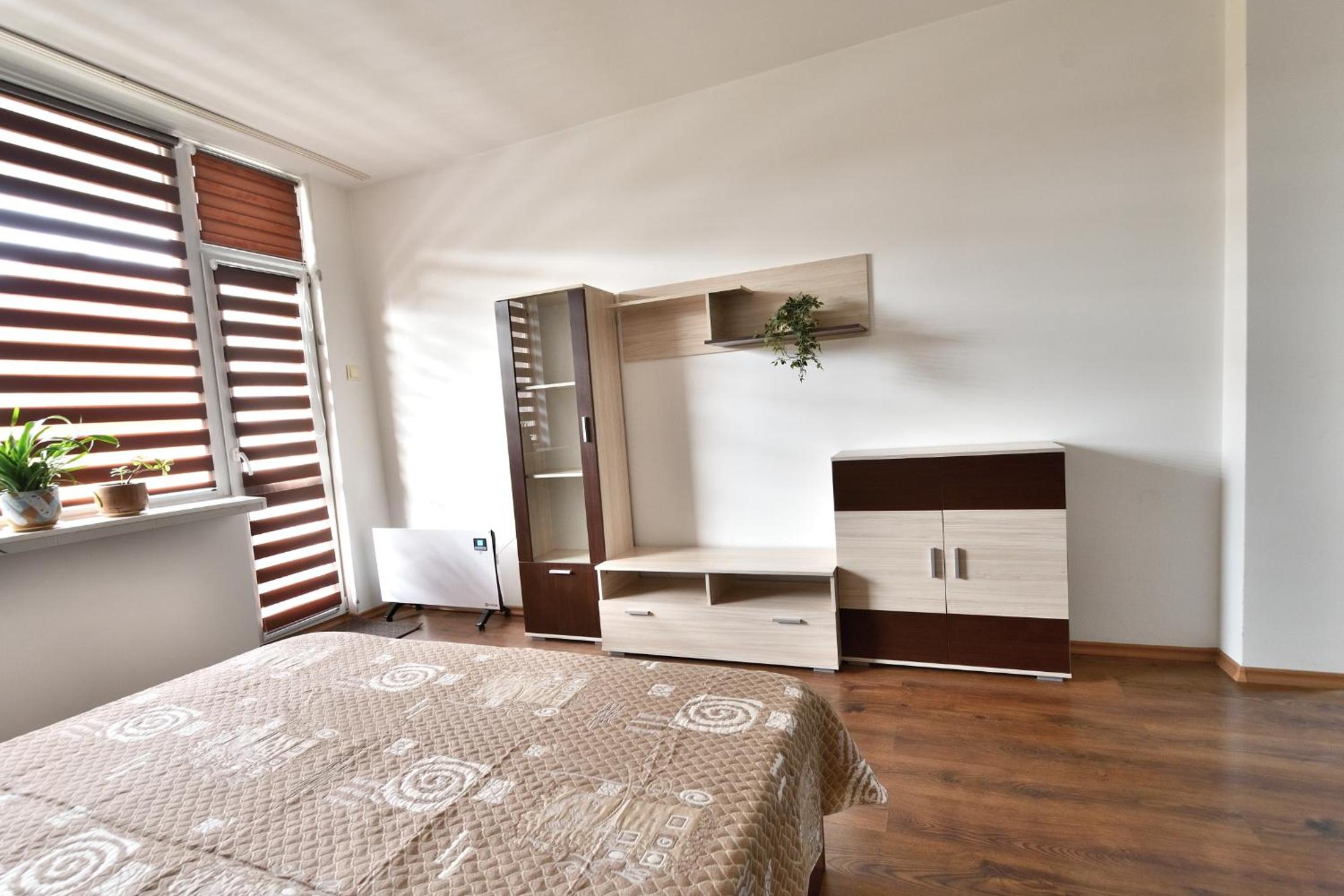 Downtown Apartment By the Lindens