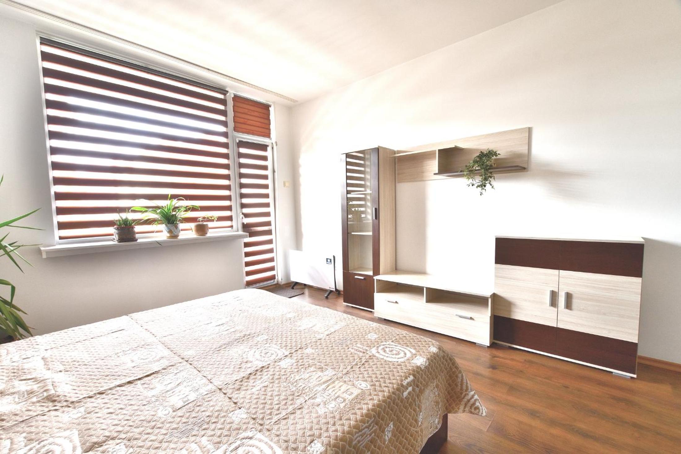 Downtown Apartment By the Lindens