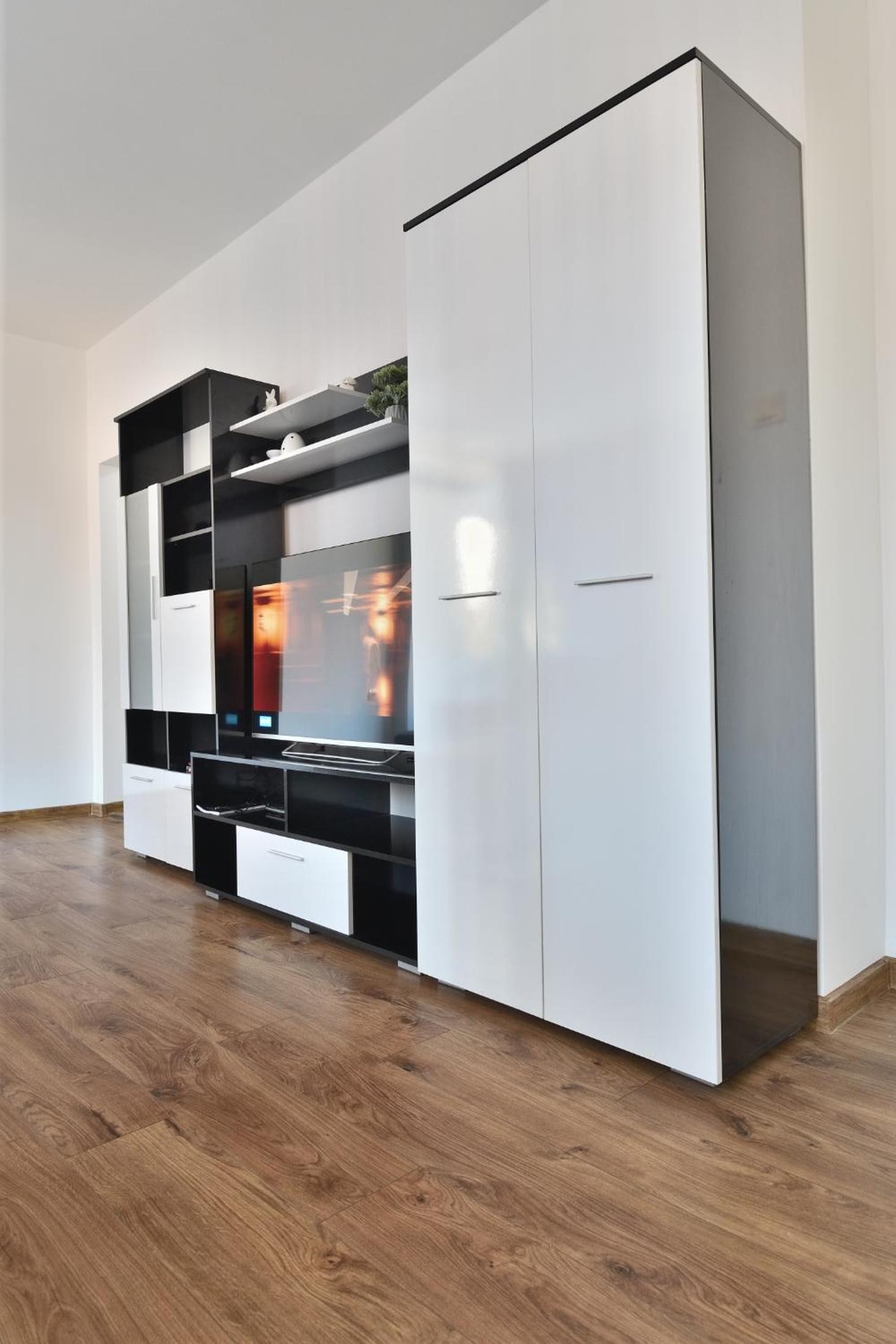 Downtown Apartment By the Lindens