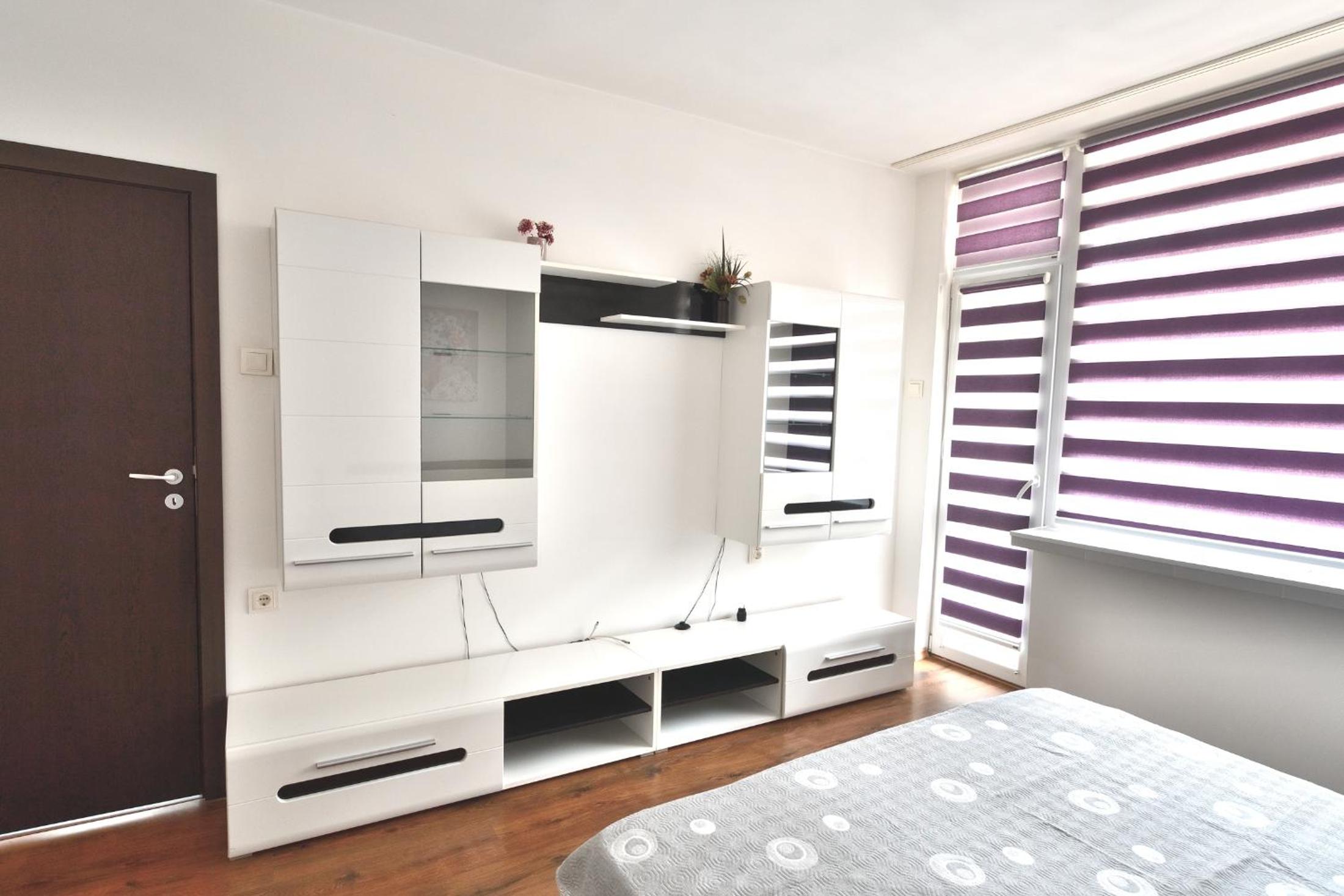 Downtown Apartment By the Lindens