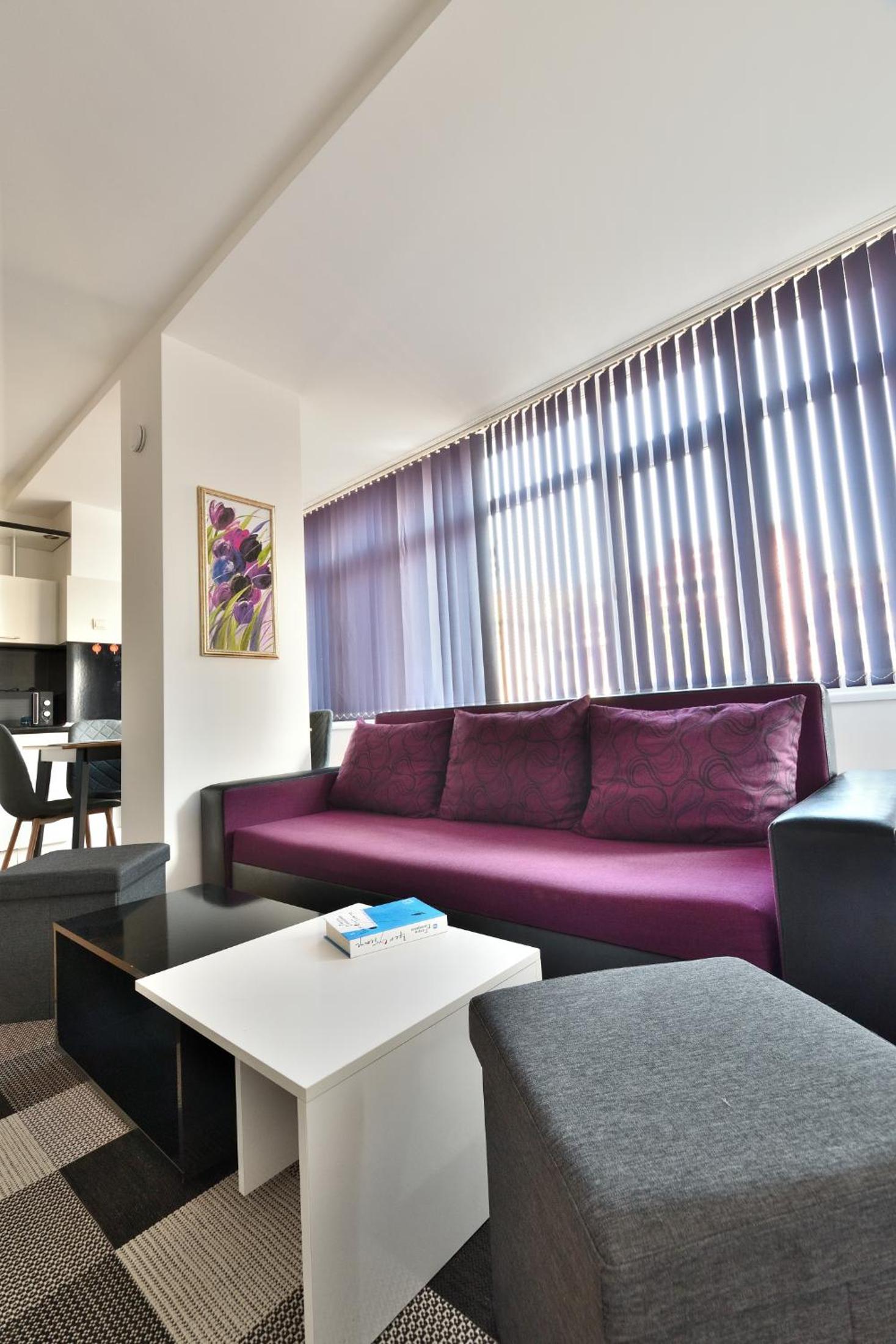 Downtown Apartment By the Lindens