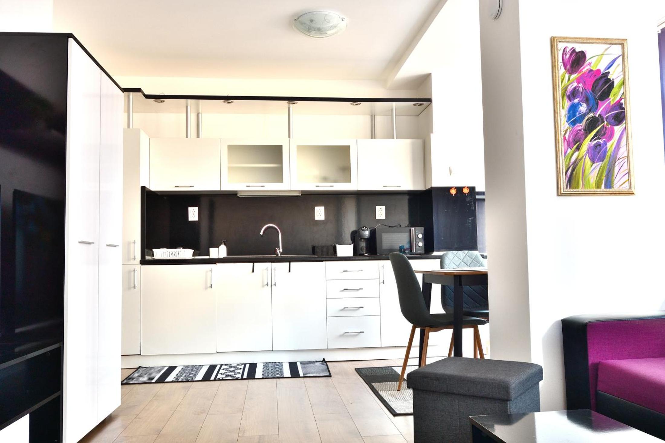 Downtown Apartment By the Lindens