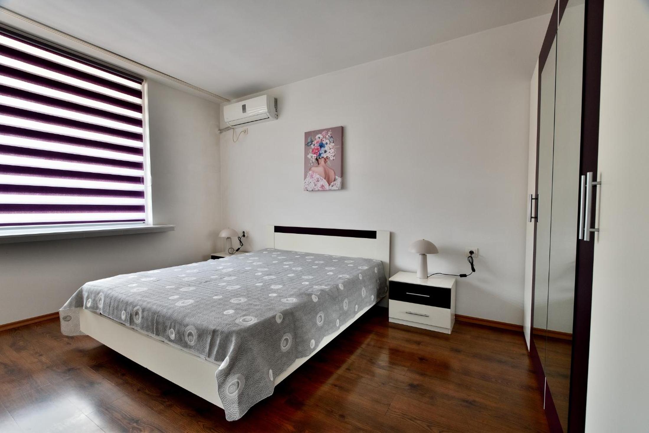 Downtown Apartment By the Lindens