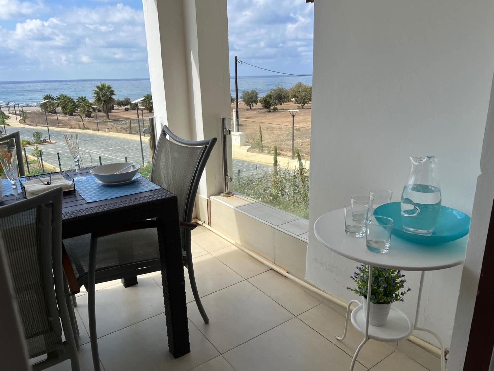 Lighthouse Beach - 3BR Seafront Apt 50m to Beach with Sea Views - Sleeps 6