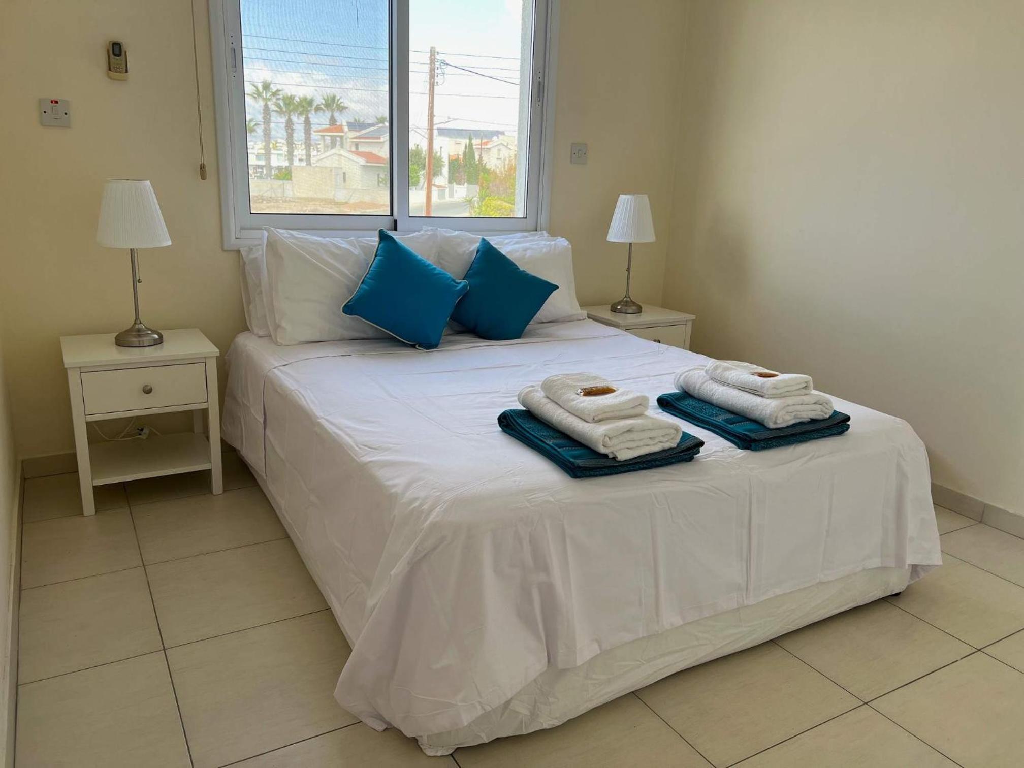 Lighthouse Beach - 3BR Seafront Apt 50m to Beach with Sea Views - Sleeps 6