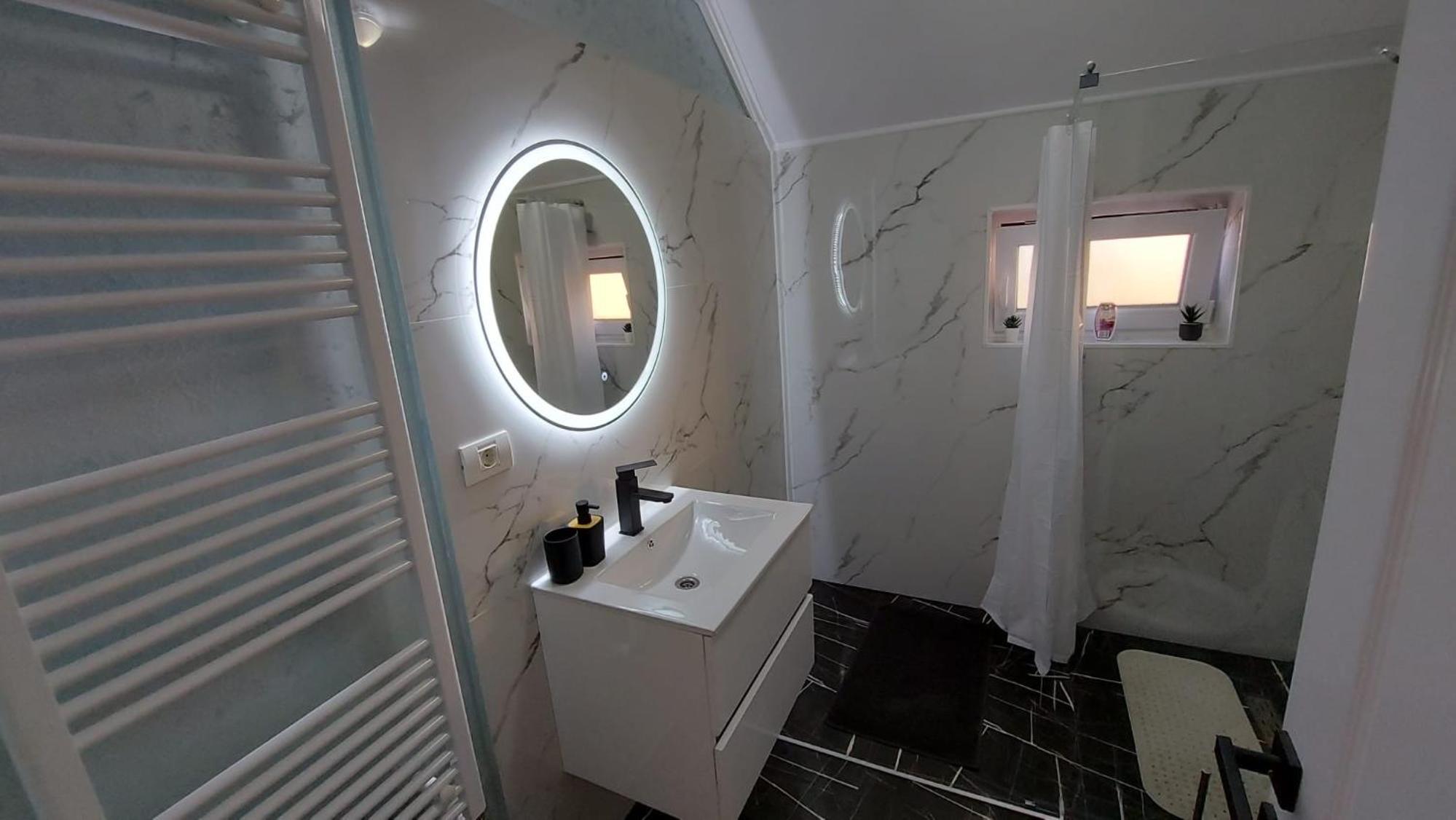 Apartament Domina - self check in - RO,EN,FR - 3stele, Ministerul Turismului