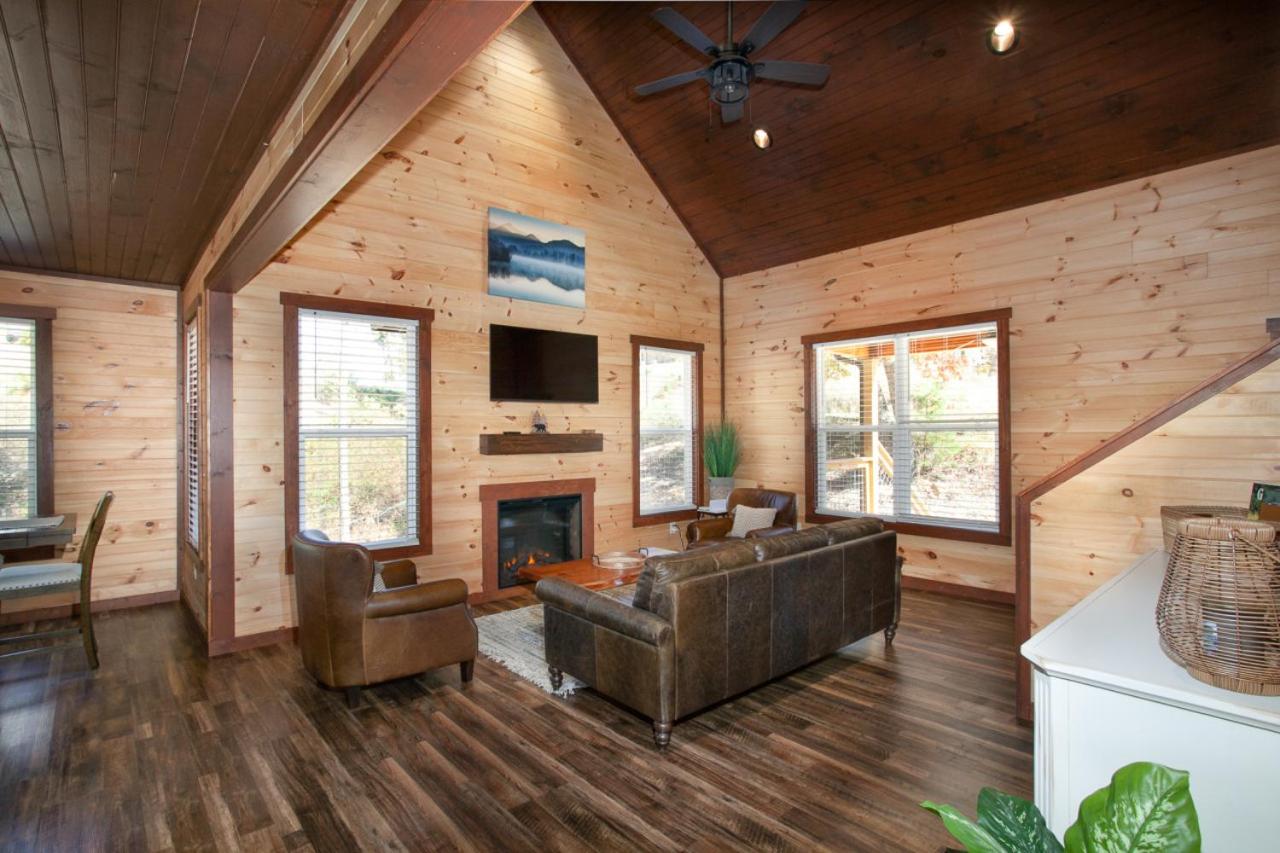 Mountain Hideaway Pool Hot Tub Arcade Theater view 4