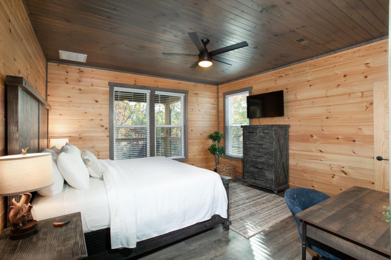 Mountain Haven Hot Tub Pool Arcade Theater Room view 4