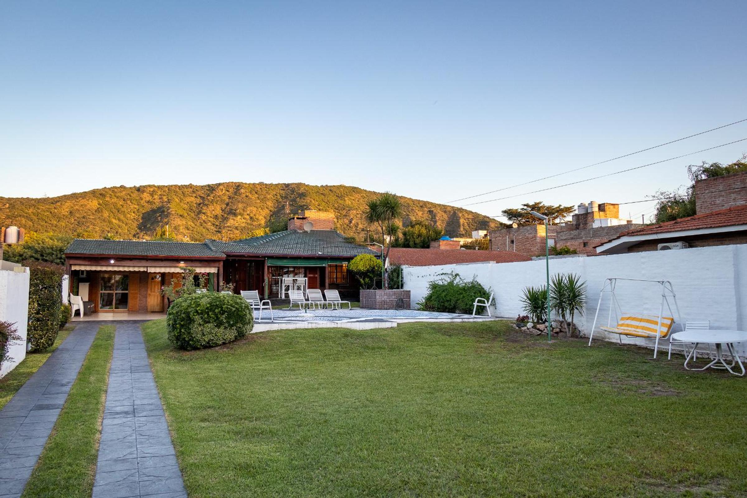 Casa con pileta exclusiva a 3 cuadras de la costanera Villa Carlos Paz IG alquilervillacarlospaz