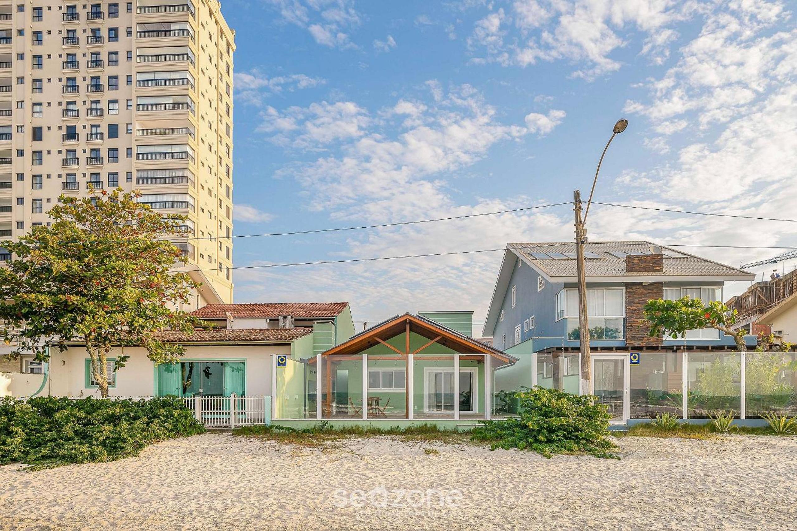 House on the beachfront of Perequê SC AAF378
