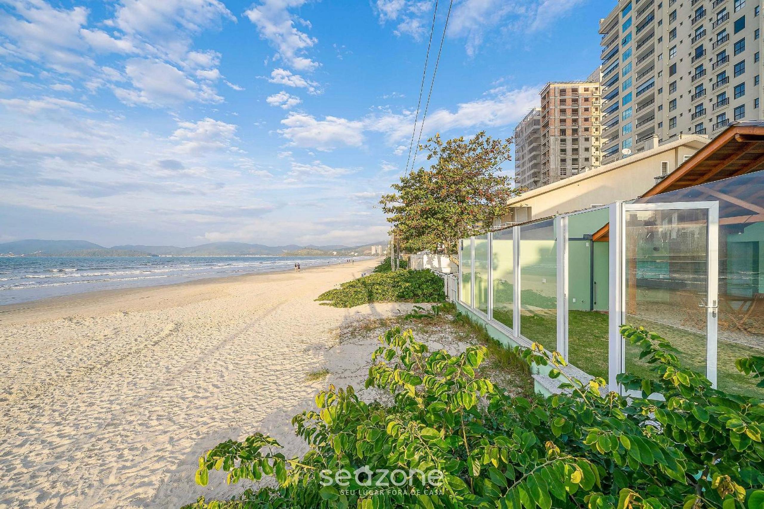 House on the beachfront of Perequê SC AAF378