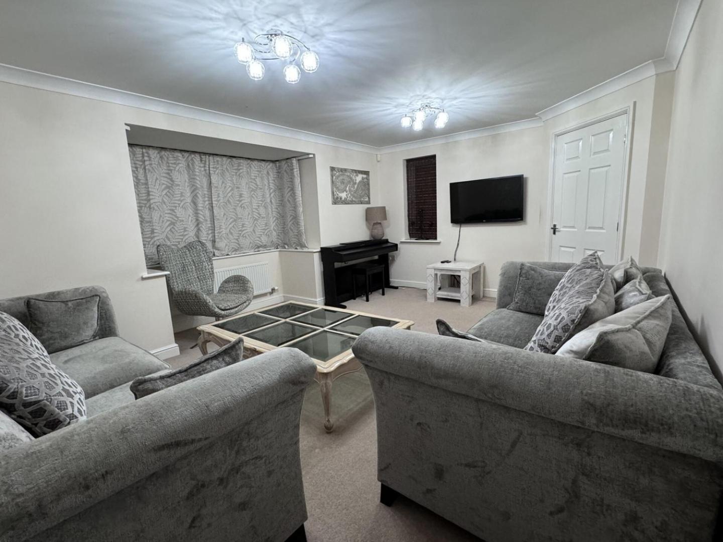 Spacious 4BD House with Character in Coventry