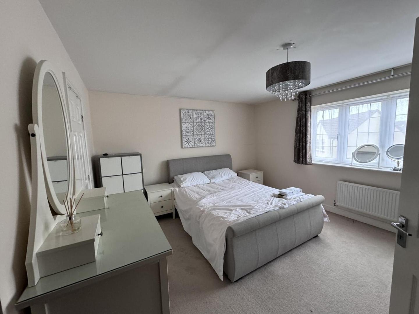 Spacious 4BD House with Character in Coventry