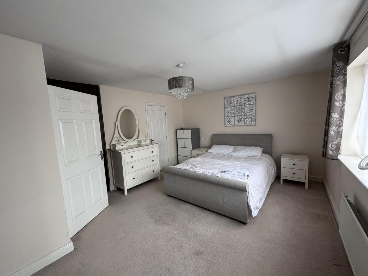 Spacious 4BD House with Character in Coventry