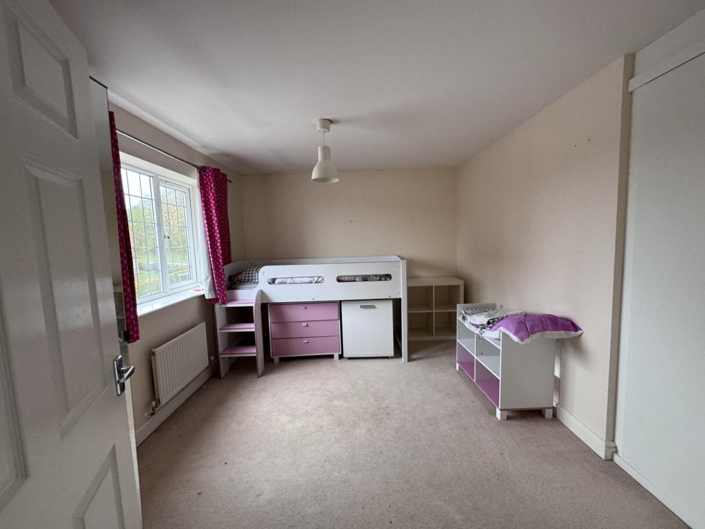 Spacious 4BD House with Character in Coventry