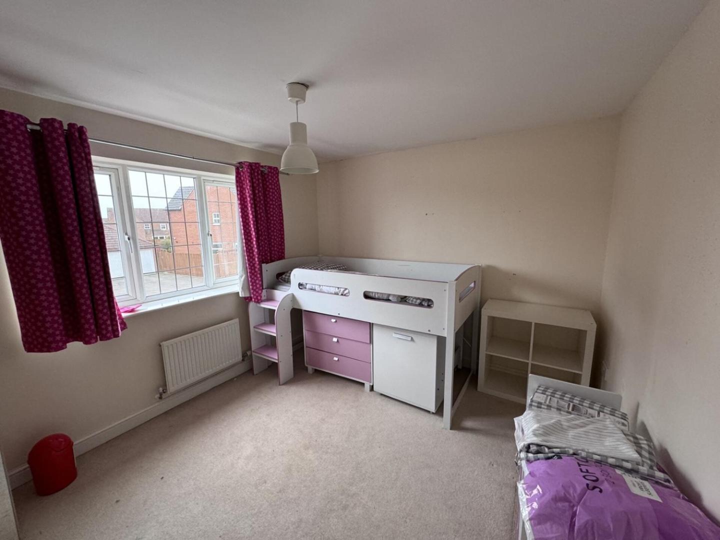 Spacious 4BD House with Character in Coventry