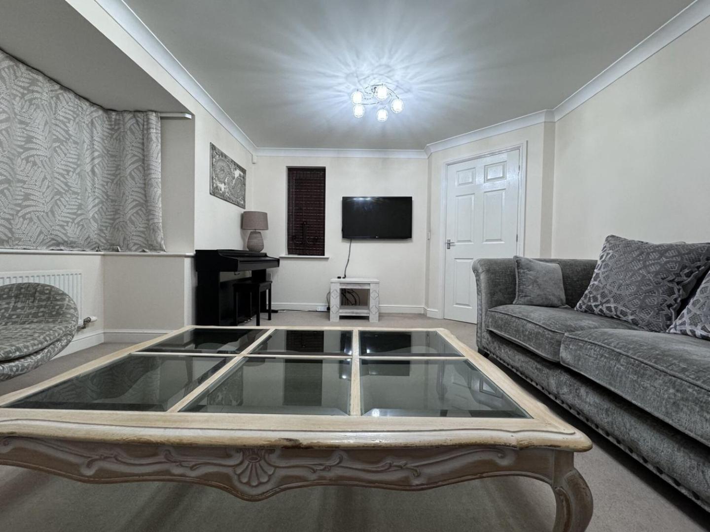 Spacious 4BD House with Character in Coventry