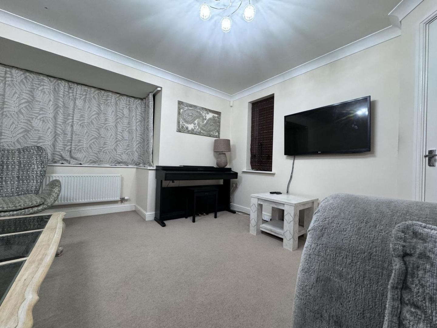 Spacious 4BD House with Character in Coventry