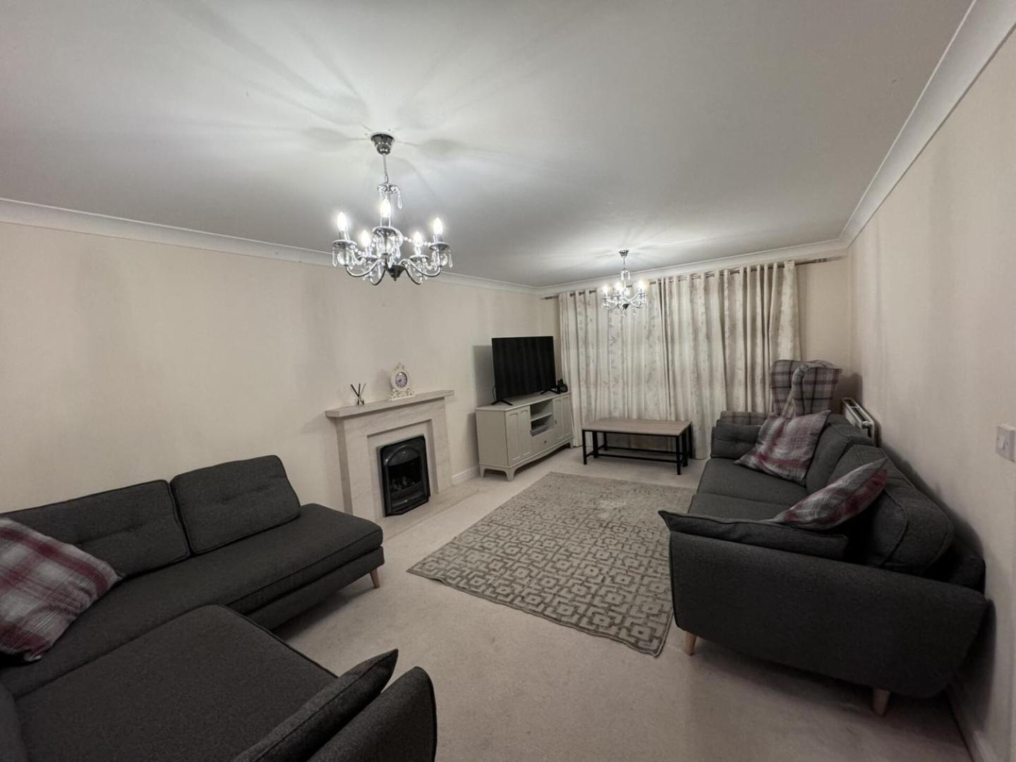 Spacious 4BD House with Character in Coventry
