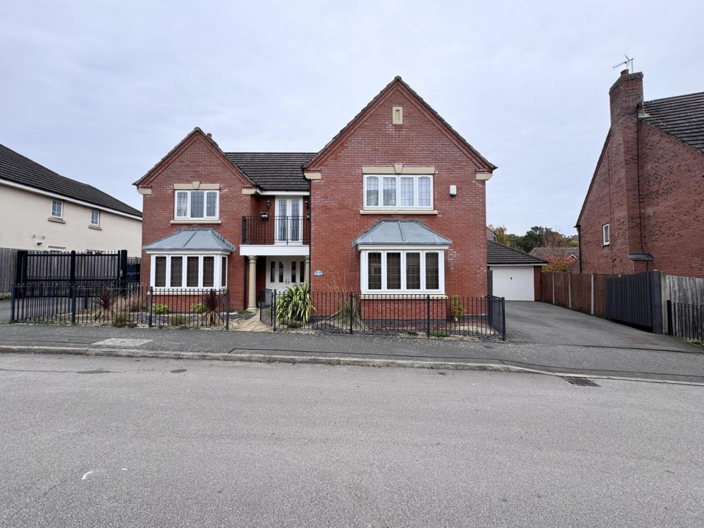 Spacious 4BD House with Character in Coventry