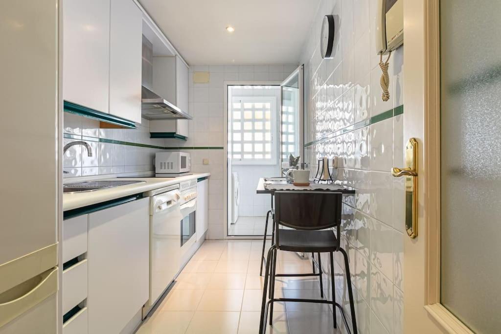 Sunny Golden Mile Apartment