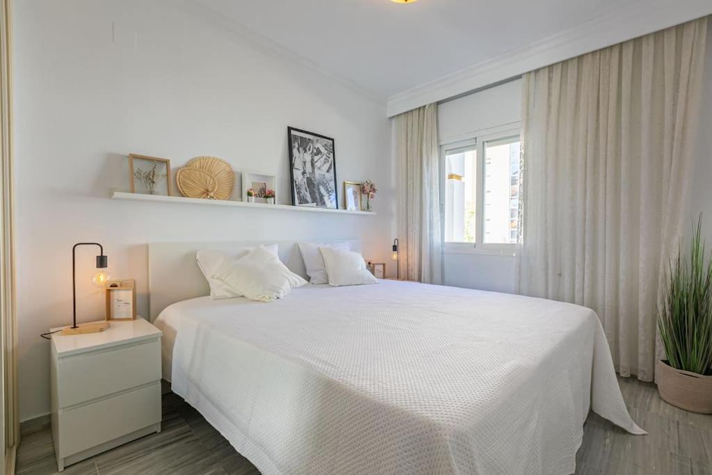 Sunny Golden Mile Apartment