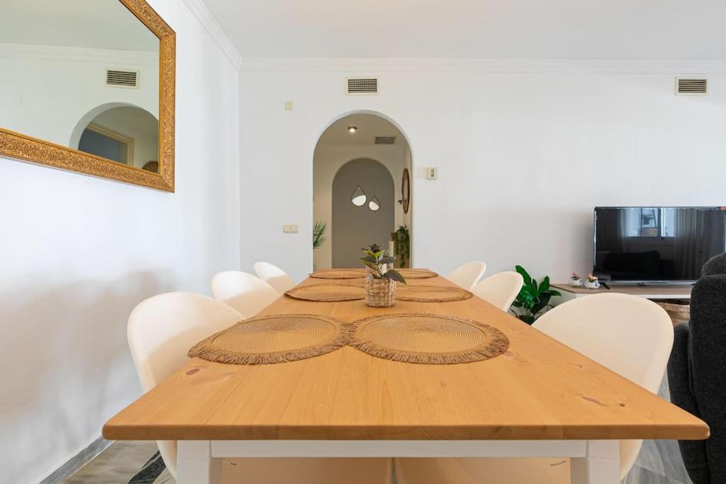Sunny Golden Mile Apartment