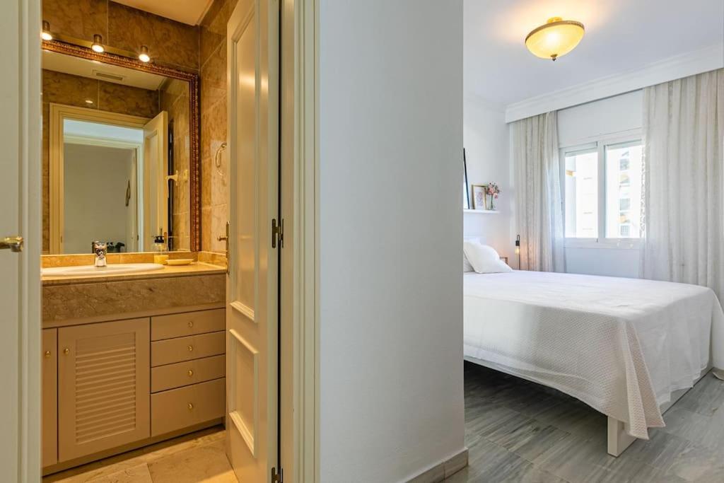 Sunny Golden Mile Apartment