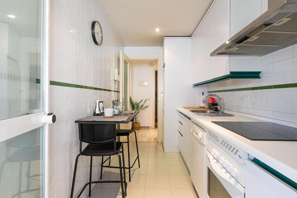 Sunny Golden Mile Apartment