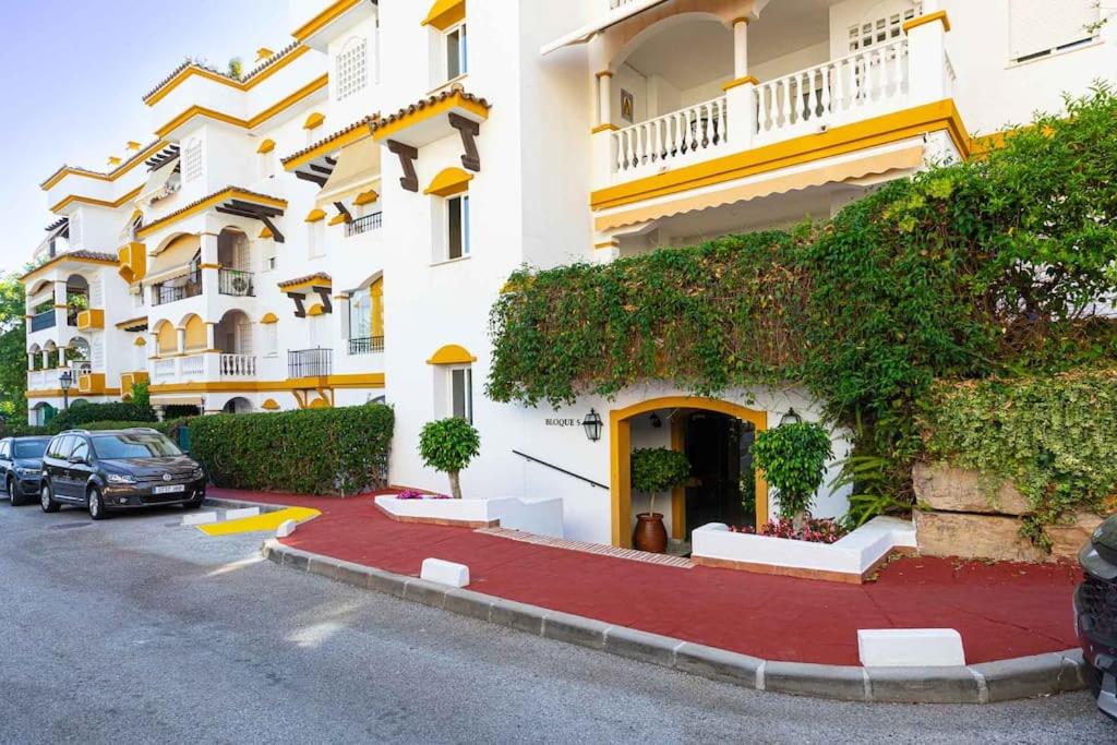 Sunny Golden Mile Apartment