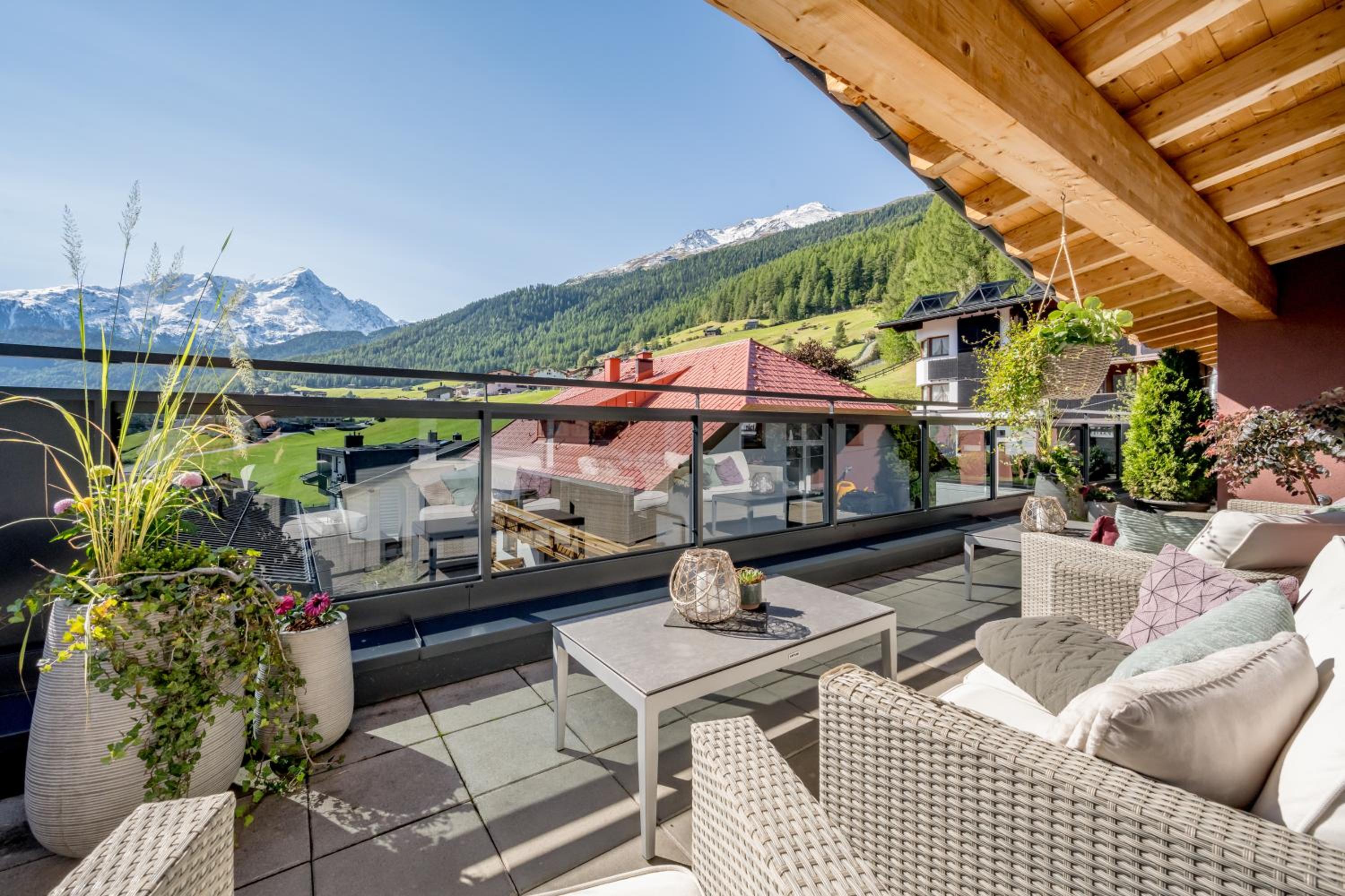 Soelden Lounge view 2
