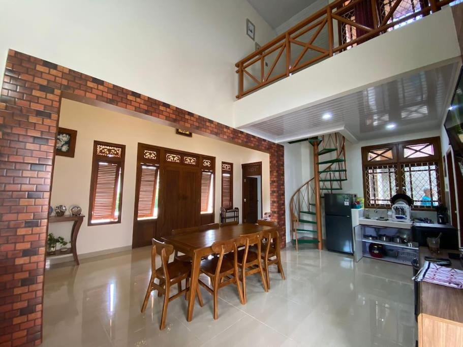 Belgareti Modern Ethnic House Cipanas Puncak view 4